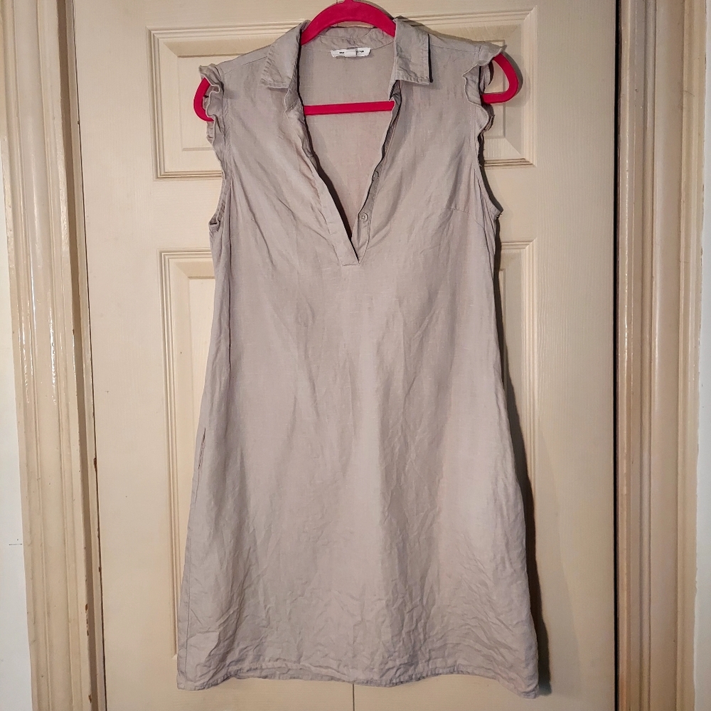 beachlunchlounge Beige Top with Red Trim